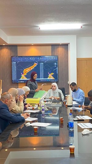 عقدت اللجنة الاقليمية للتخطيط  والبناء جلستها رقم 10/2026 برئاسة رئيس اللجنة الاقليمية ومدير عام الحكم المحلي م.ميرفت غزال وقسم التنظيم والتخطيط في المديرية ومدراء الدوائر واعضاء اللجنة الاقليمية 