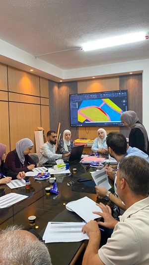 عقدت اللجنة الاقليمية للتخطيط  والبناء جلستها رقم 11/2026 برئاسة رئيس اللجنة الاقليمية ومدير عام الحكم المحلي م.ميرفت غزال  ودائرة التنظيم بالمديرية وأعضاء اللجنة الاقليمية