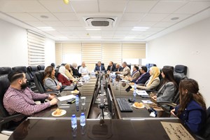 وزارة الحكم المحلي وسلطة النقد تبحثان تعزيز التعاوان لتطوير خدمات الدفع الالكتروني