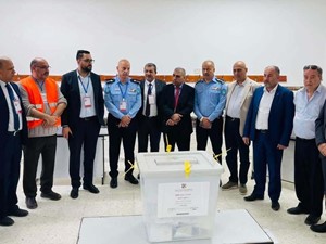 المحافظ ووكيل وزارة الحكم المحلي  ومدير عام حكم محلي محافظة قلقيلية يتفقدوا سير العملية الانتخابية في بلدات المحافظة