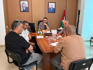مدير عام الحكم المحلي في محافظة قلقيلية يترأس اجتماعاً لبحث تطوير شبكة الكهرباء لهيئات بيت أمين وسنيريا وكفر ثلث
