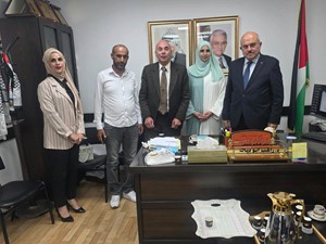 وزير الحكم المحلي يلتقي رئيسة مجلس قروي الجاروشية فاطمة مرشد العلي