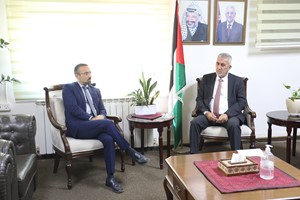 الصالح يستقبل القنصل الإيطالي العام ويبحث معه المرحلة الجديدة من التعاون 