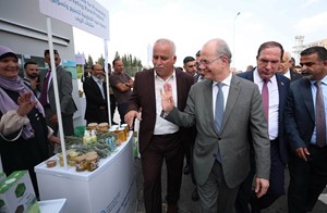 افتتاح سوق الجملة المركزي للخضار والفواكه في طولكرم.