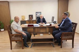 وزير الحكم المحلي يبحث مع رئيس بلدية الظاهرية احتياجات المدينة من المشاريع التطويرية  وتعزيز الخدمات الاساسية