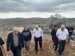 الوزير حجاوي يتفقد بلدتي ترمسعيا وابو فلاح ويفتتح عدة مشاريع طرق في سنجل 