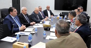 بحضور وزراء الداخلية والحكم المحلي والنقل والمواصلات .. اجتماع حكومي يبحث آليات معالجة ملف "المشاطب" وتعزيز الرقابة المشتركة
