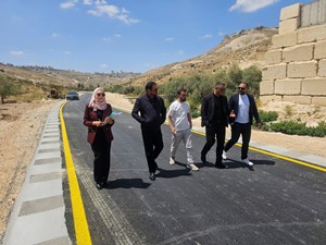 الحكم المحلي وبلدية العبيدية يستلمون  شارع واد النار البديل 